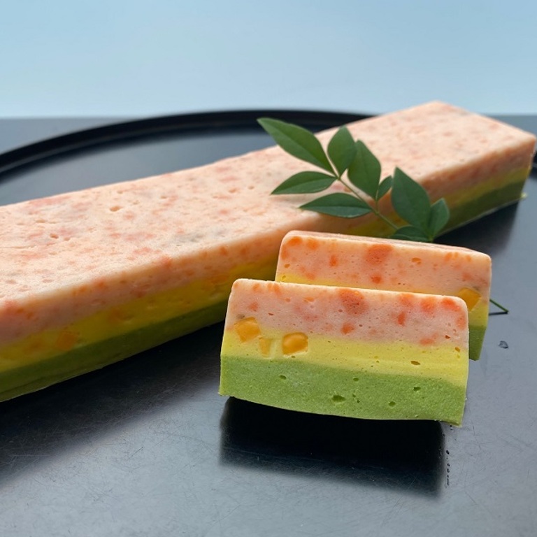 紅鮭の三色テリーヌ 330g X1本 スモークサーモン チーズ ほうれん草 オードブル おせち